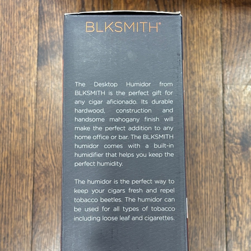 BLKSMITH Desktop Humidor with built in humidifier - Picture 4 of 5